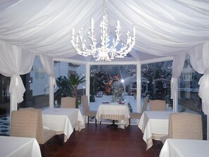 Dining - Suite 8: Mountain Views, Shared Terrace & Wi-Fi (CIDONES)