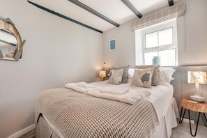Free WiFi, bed sheets - 3 Bed in Porthleven (oc-storm) (Porthleven)