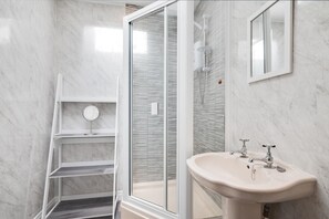 Hair dryer, towels - 2 Bed in Seahouses (oc-nb1974) (North Sunderland)