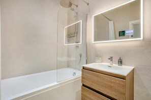 Towels - 2 Bed in Whitby (oc-c33513) (Whitby)