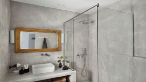 Shower, hair dryer, towels, soap - Spacious 5-bedroom Sunset villa with Hot-tub by Calypso Sunset Villas (MYKONOS)