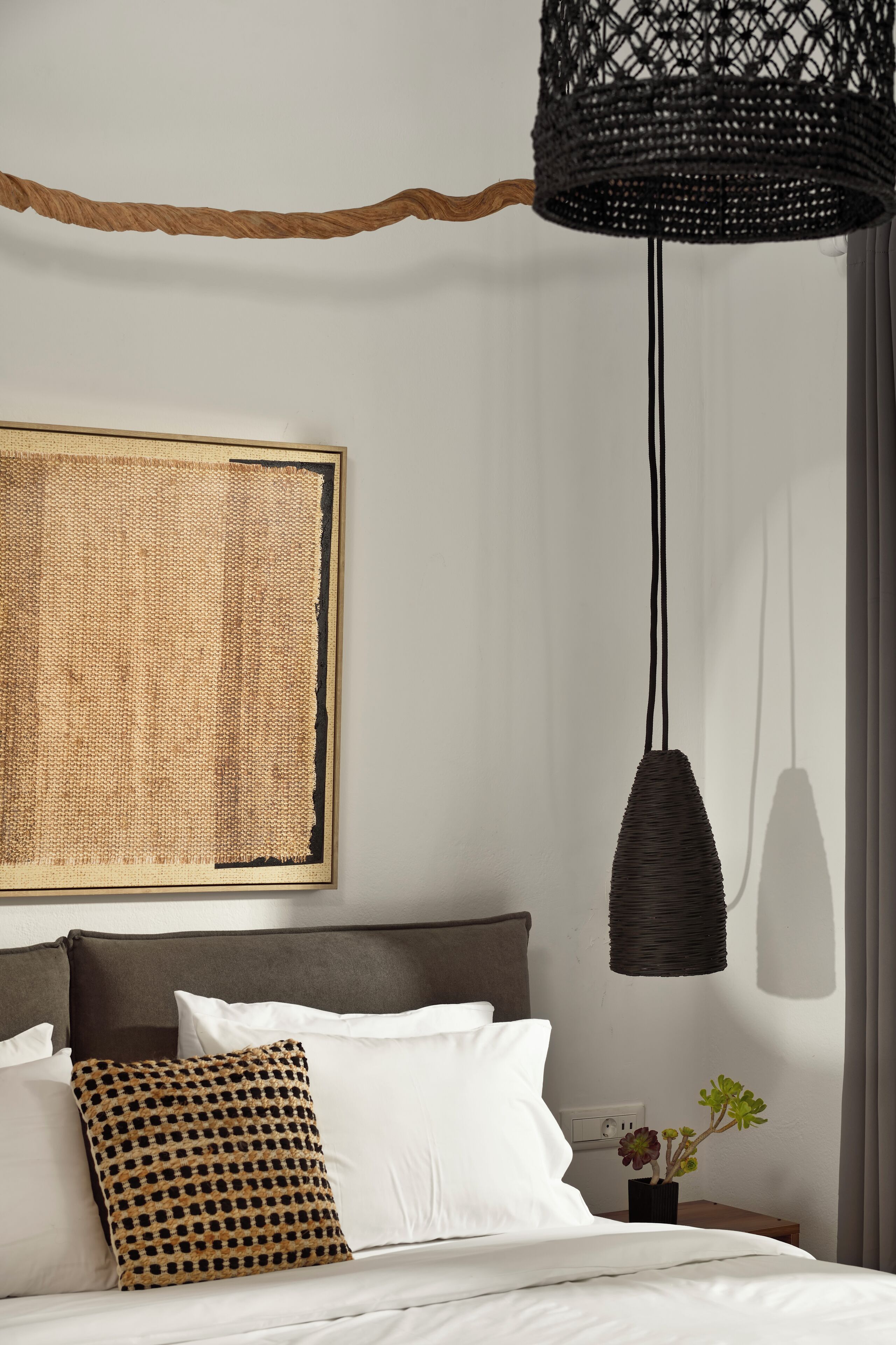 Tabla de planchar con plancha, wifi, ropa de cama