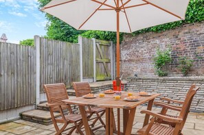 Outdoor dining - 2 Bed in Broadstairs (oc-th019) (Broadstairs)