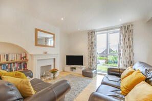 TV - 2 Bed in Broadstairs (oc-th019) (Broadstairs)