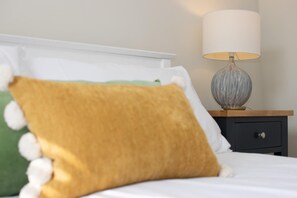 Bügeleisen/Bügelbrett, Reisekinderbett, kostenloses WLAN, Bettwäsche