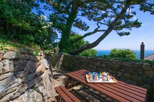 3 Bed in Mousehole (oc-tamris)