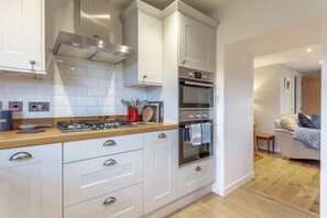 فرن، غسالة أطباق، مستلزمات طهي/أطباق/أوعية