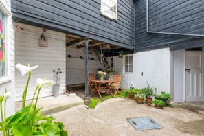 Outdoor dining - 2 Bed in Mousehole (oc-carvos) (Mousehole)