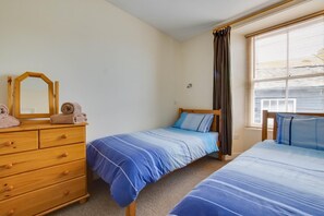 Travel cot, free WiFi, bed sheets - 2 Bed in Mousehole (oc-carvos) (Mousehole)