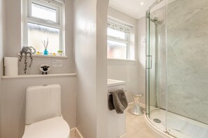 Towels - 2 Bed in Southbourne (oc-c33926) (Christchurch)