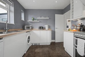 Oven, dishwasher, cookware/dishes/utensils - 2 Bed in Southbourne (oc-c33926) (Christchurch)