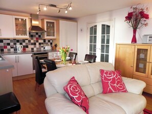 TV - 3 Bed in Porthleven (oc-lamorn) (Porthleven)