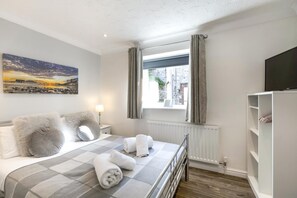 Iron/ironing board, travel cot, free WiFi, bed sheets - 4 Bed in East Runton (oc-2267) (East Runton)