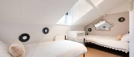 Bügeleisen/Bügelbrett, kostenloses WLAN, Bettwäsche