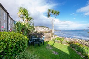Outdoor dining - 3 Bed in Mousehole (oc-morcot) (Mousehole)