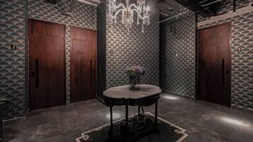 Habitación doble de lujo, vista a la ciudad | Área de sala de estar | Impresora