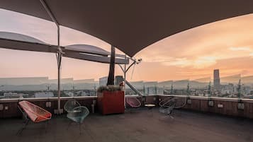 Habitación doble de lujo, vista a la ciudad | Terraza o patio