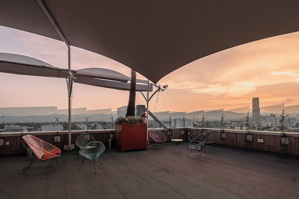 Habitación doble de lujo, vista a la ciudad | Terraza o patio