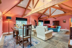 TV, fireplace - 1 Bed in Crayke (oc-g33754) (Crayke)