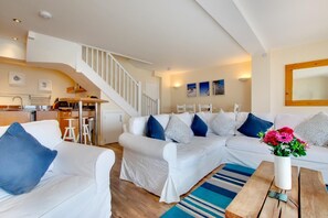 TV - 2 Bed in Porthleven (oc-marin2) (Porthleven)