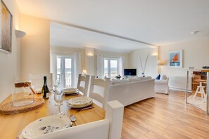 TV - 2 Bed in Porthleven (oc-marin2) (Porthleven)
