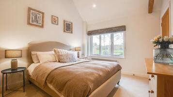 2 bedrooms, iron/ironing board, travel cot, free WiFi