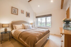 2 bedrooms, iron/ironing board, free WiFi, bed sheets - 2 Bed in Tonbridge (oc-ts735) (Tonbridge)