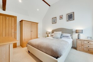 2 bedrooms, iron/ironing board, travel cot, free WiFi - 2 Bed in Tonbridge (oc-ts735) (Tonbridge)