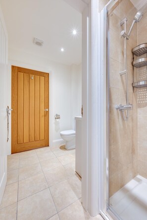 Secador de pelo y toallas