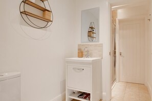 Hair dryer, towels - 2 Bed in Tonbridge (oc-ts735) (Tonbridge)
