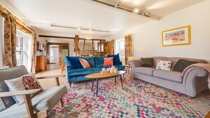 TV, fireplace - 3 Bed in Ridlington (oc-2253) (Walcott)