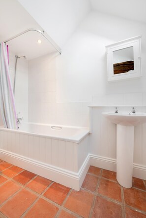 Hair dryer, towels - 3 Bed in Ridlington (oc-2253) (Walcott)