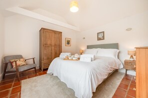 3 bedrooms, iron/ironing board, travel cot, free WiFi - 3 Bed in Ridlington (oc-2253) (Walcott)
