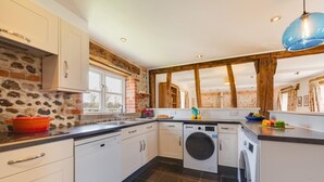 Microwave, oven, dishwasher, high chair - 3 Bed in Ridlington (oc-2253) (Walcott)