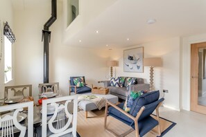 TV, fireplace - 2 Bed in Dunsop Bridge (oc-w33524) (Dunsop Bridge)