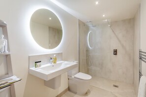 A modern bathroom with a white sink, mirror, and toilet. - 2 Bed in Dunsop Bridge (oc-w33524) (Dunsop Bridge)