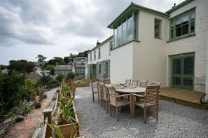 Outdoor dining - 4 Bed in Newlyn (oc-abcorc) (Newlyn)