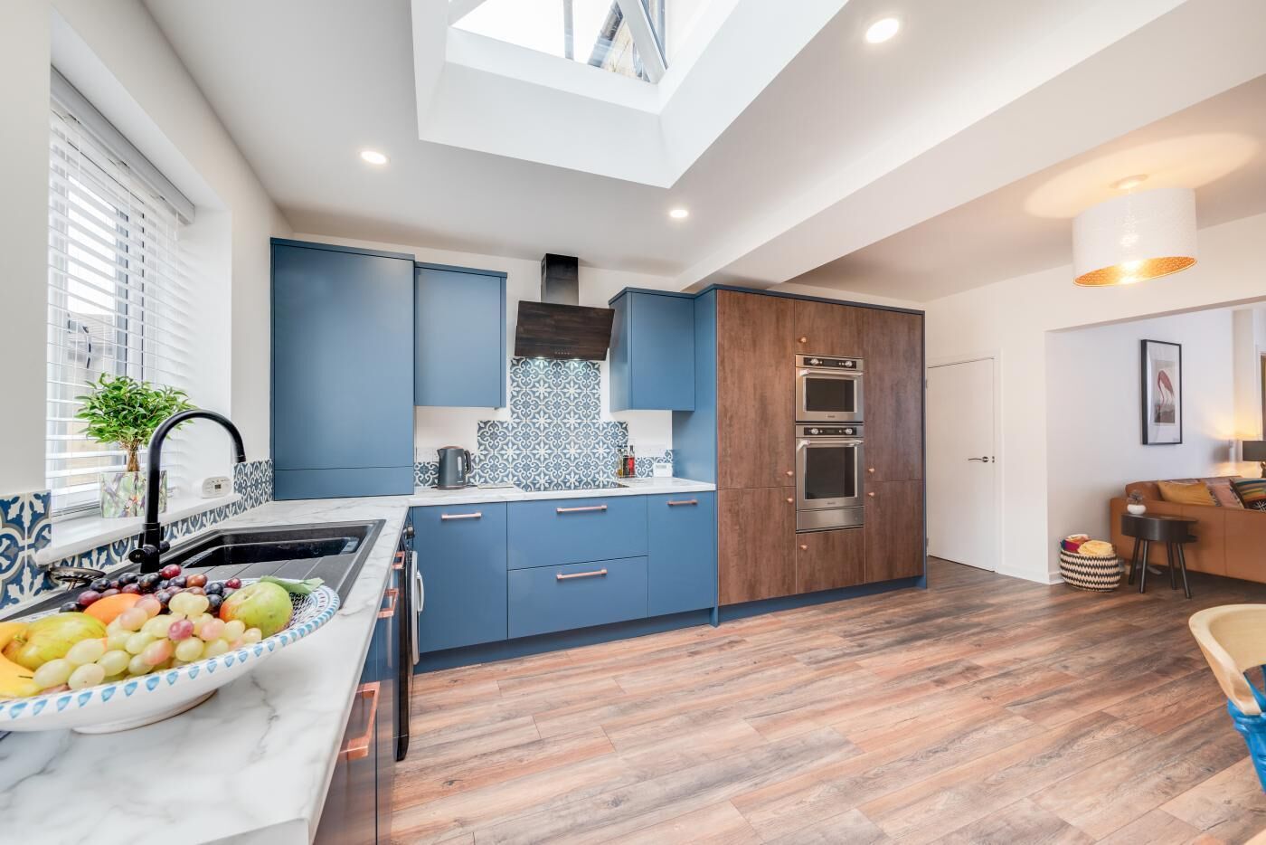 Microondas, horno, lavavajillas y periquera 