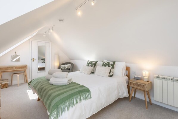 Iron/ironing board, free WiFi, bed sheets