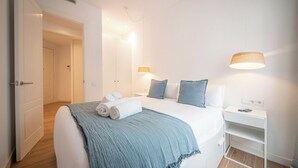 2 bedrooms, iron/ironing board, free WiFi, bed sheets - Modern 2 bedroom apartment in Carrer Balmes (Barcelona)