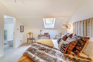 2 chambres, fer et planche à repasser, lit de bébé portatif