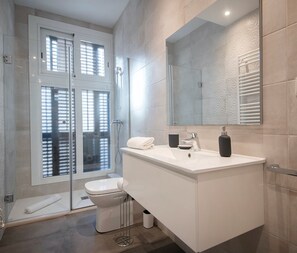 Towels - 4 Bedroom Apartment Uptown Barcelona You Stylish (Barcelona)