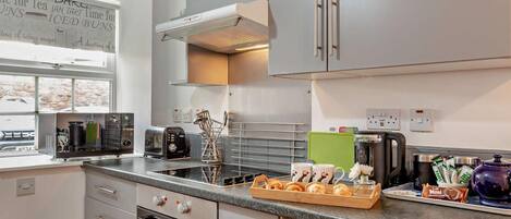 Mikrowelle, Ofen, Kochgeschirr/Geschirr/Besteck