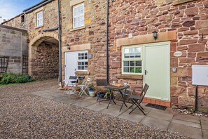 Outdoor dining - 2 Bed in Seahouses (oc-nb1971) (Seahouses)