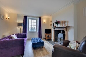 TV, fireplace - 3 Bed in Boscastle (oc-p00874) (Boscastle)