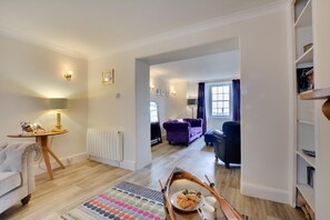 TV, fireplace - 3 Bed in Boscastle (oc-p00874) (Boscastle)