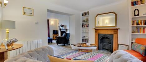 Télévision, cheminée