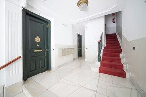 Interior - Modern 3 Bedroom Apartment in Uptown Barcelona (Barcelona)