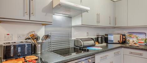 Mikrowelle, Ofen, Kochgeschirr/Geschirr/Besteck