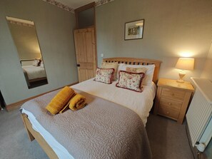 Tabla de planchar con plancha, wifi gratis, ropa de cama